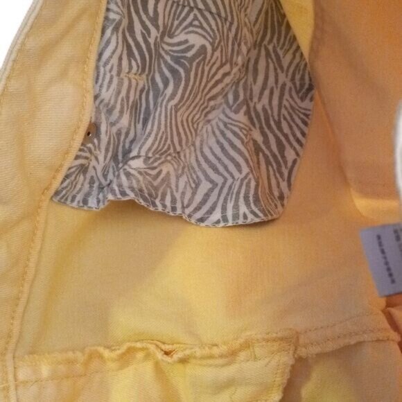 Chicos Platinum Denim Size 1.5 M Womens Jeans Ankle Length Yellow Slim Fit - Picture 12 of 12